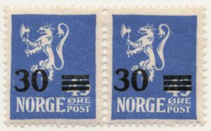 Norway 1927 Mint Never Hinged Pair NK157(SC129) Lion - surcharged 30 Øre Ultramarine